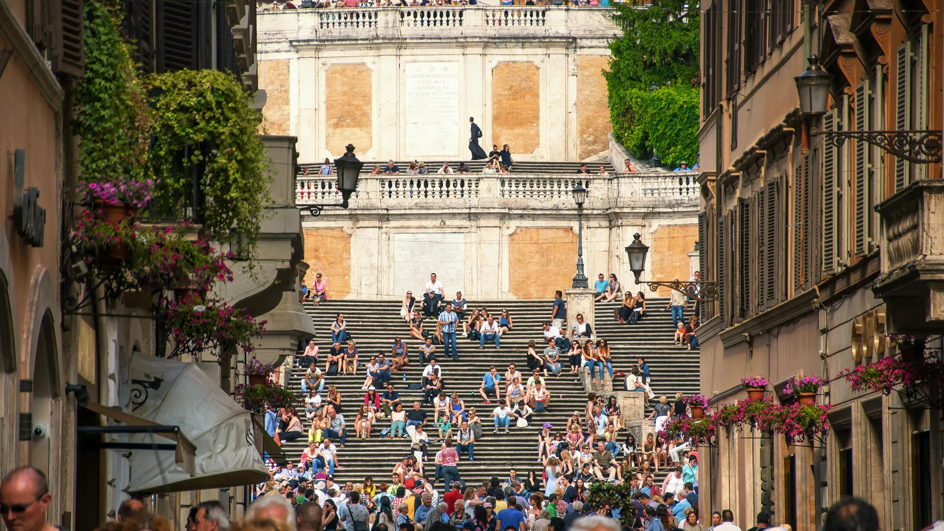 A busy Roman piazza near Rione Monti — the neighbourhood surrounding Hotel Colle Oppio